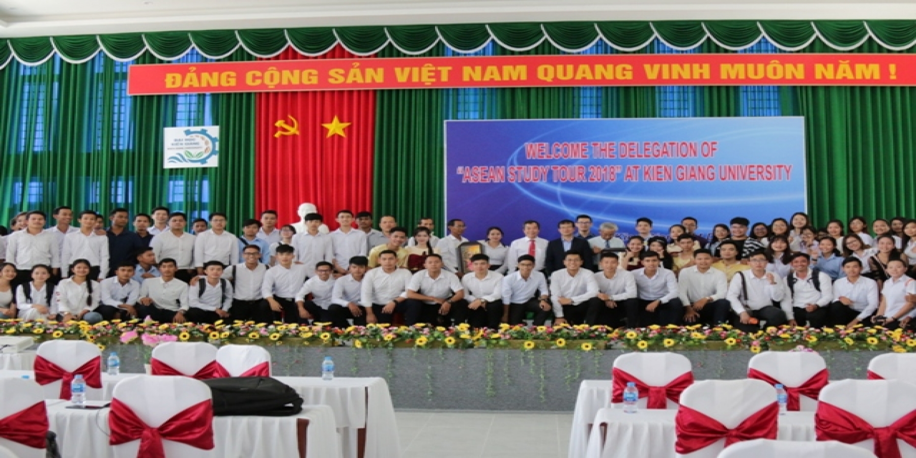  Tiếp đoàn cán bộ, giảng viên và sinh viên Trường Đại học Hoàng Gia Phnôm Pênh đến giao lưu ngoại giao “ASEAN Study Tour”