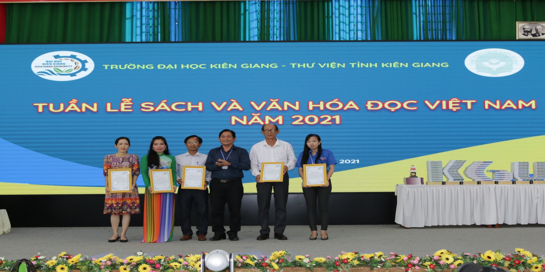 Khai mạc Tuần lễ Sách và Văn hoá đọc Việt Nam năm 2021