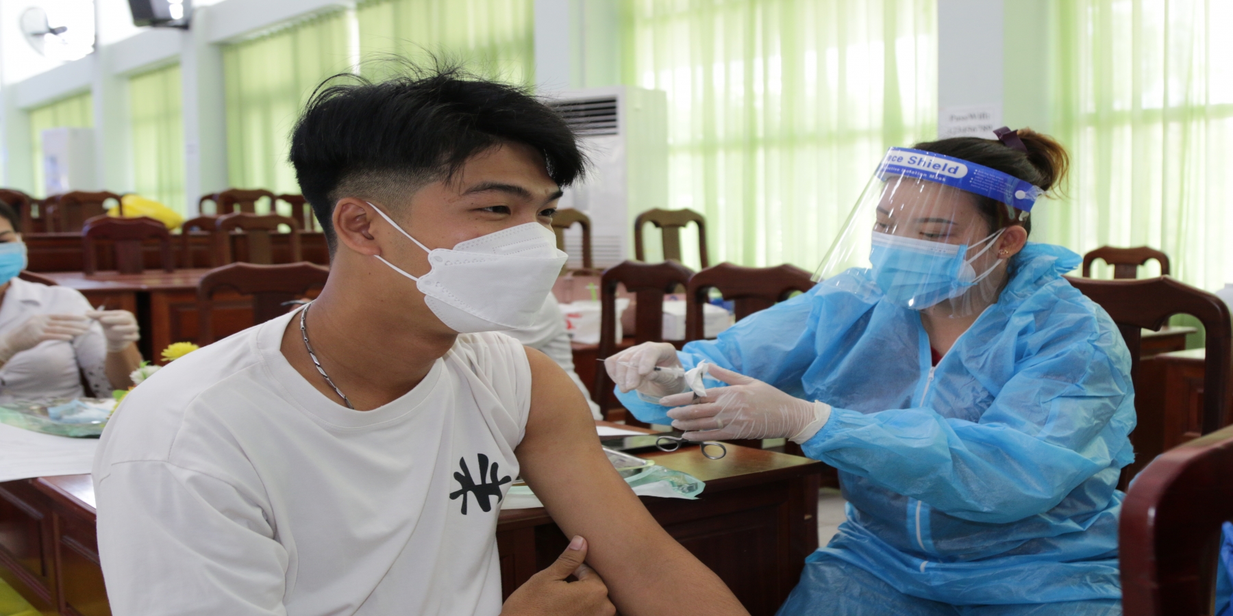 Tiêm vắc-xin ngừa Covid-19 cho hơn 1.600 sinh viên