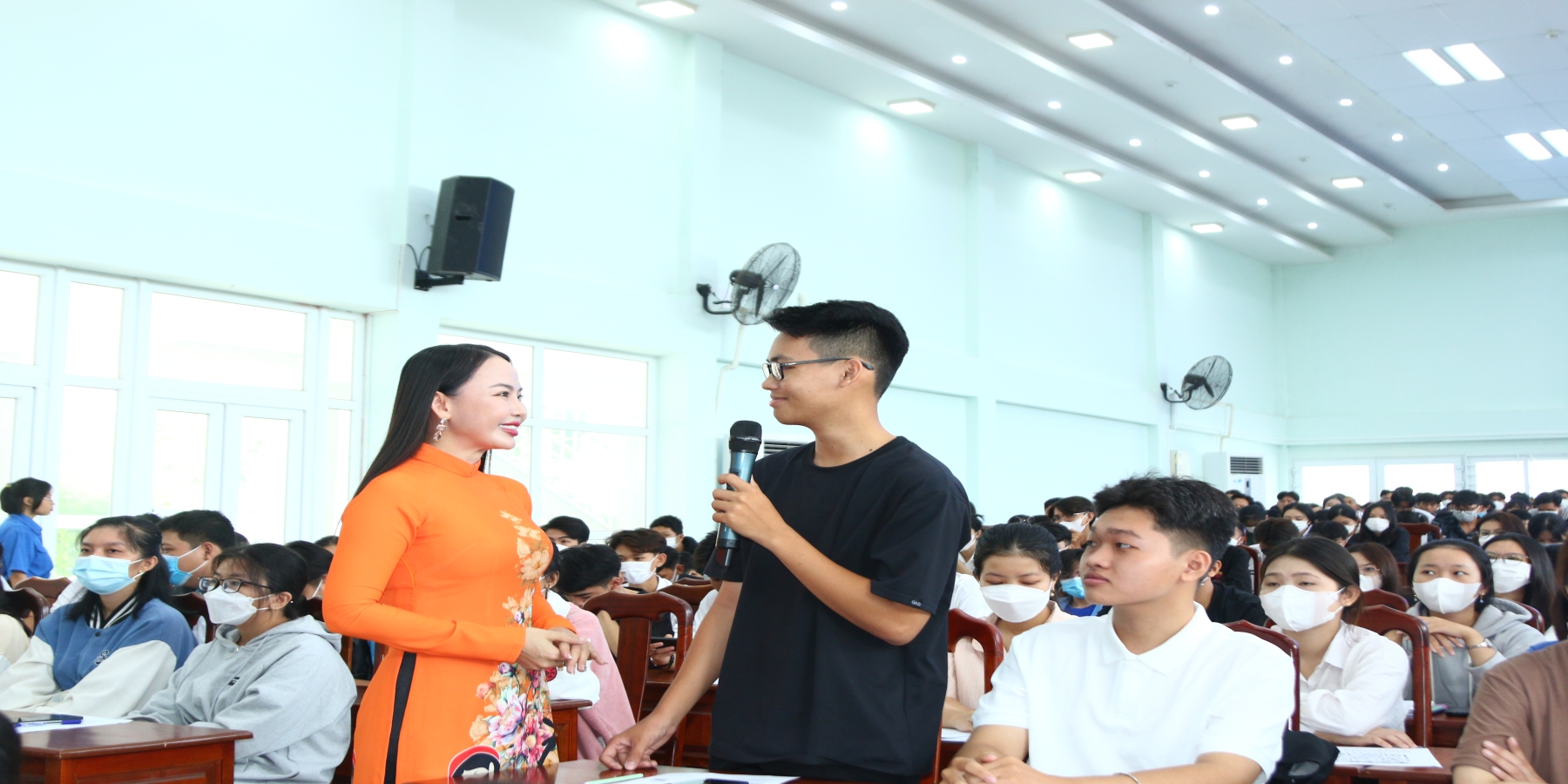 Hơn 1.000 tân sinh viên Trường Đại học Kiên Giang tham dự chương trình bồi dưỡng kỹ năng mềm đầu khóa học