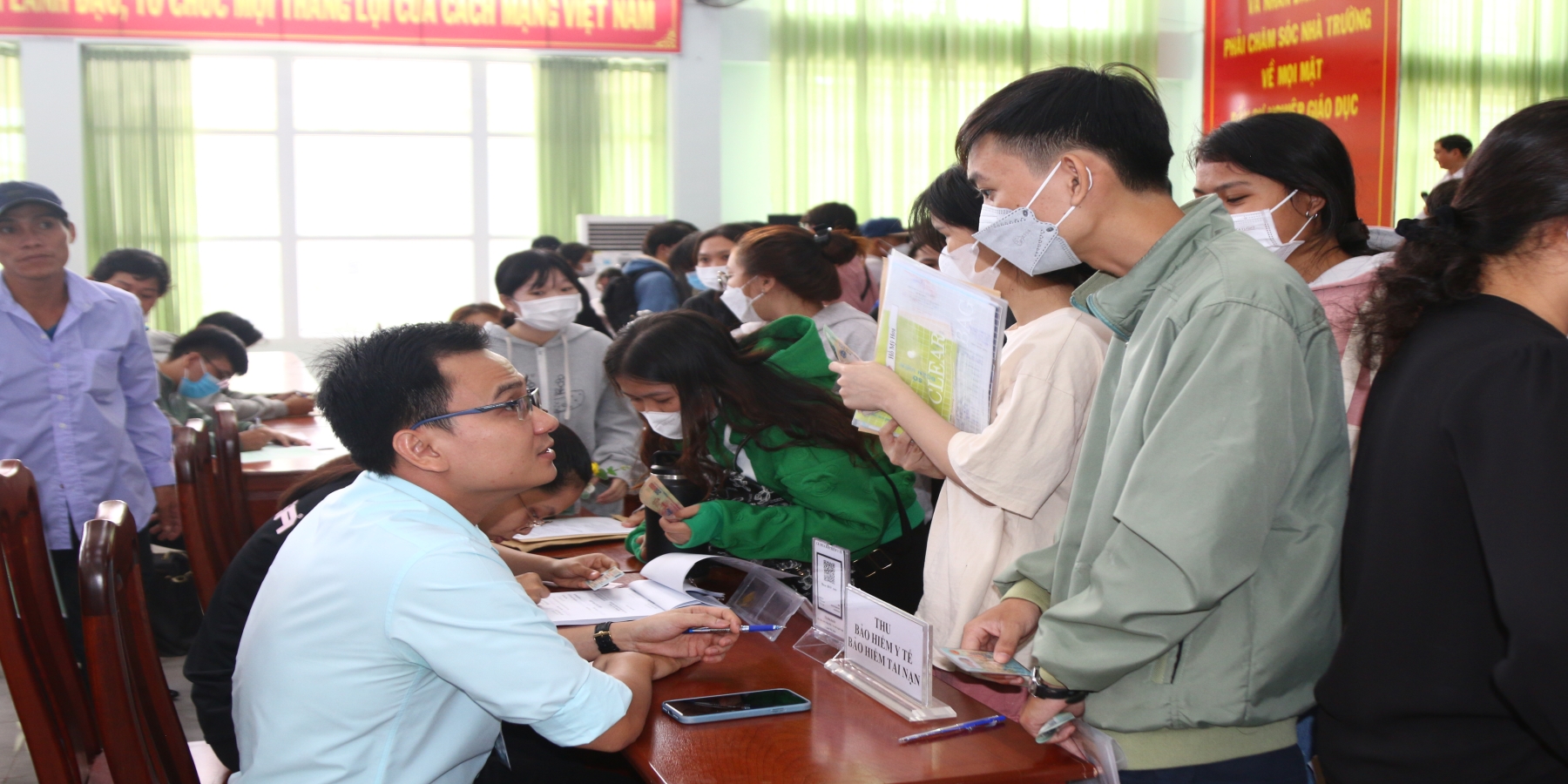 Gần 1.500 thí sinh Trường Đại học Kiên Giang làm thủ tục nhập học