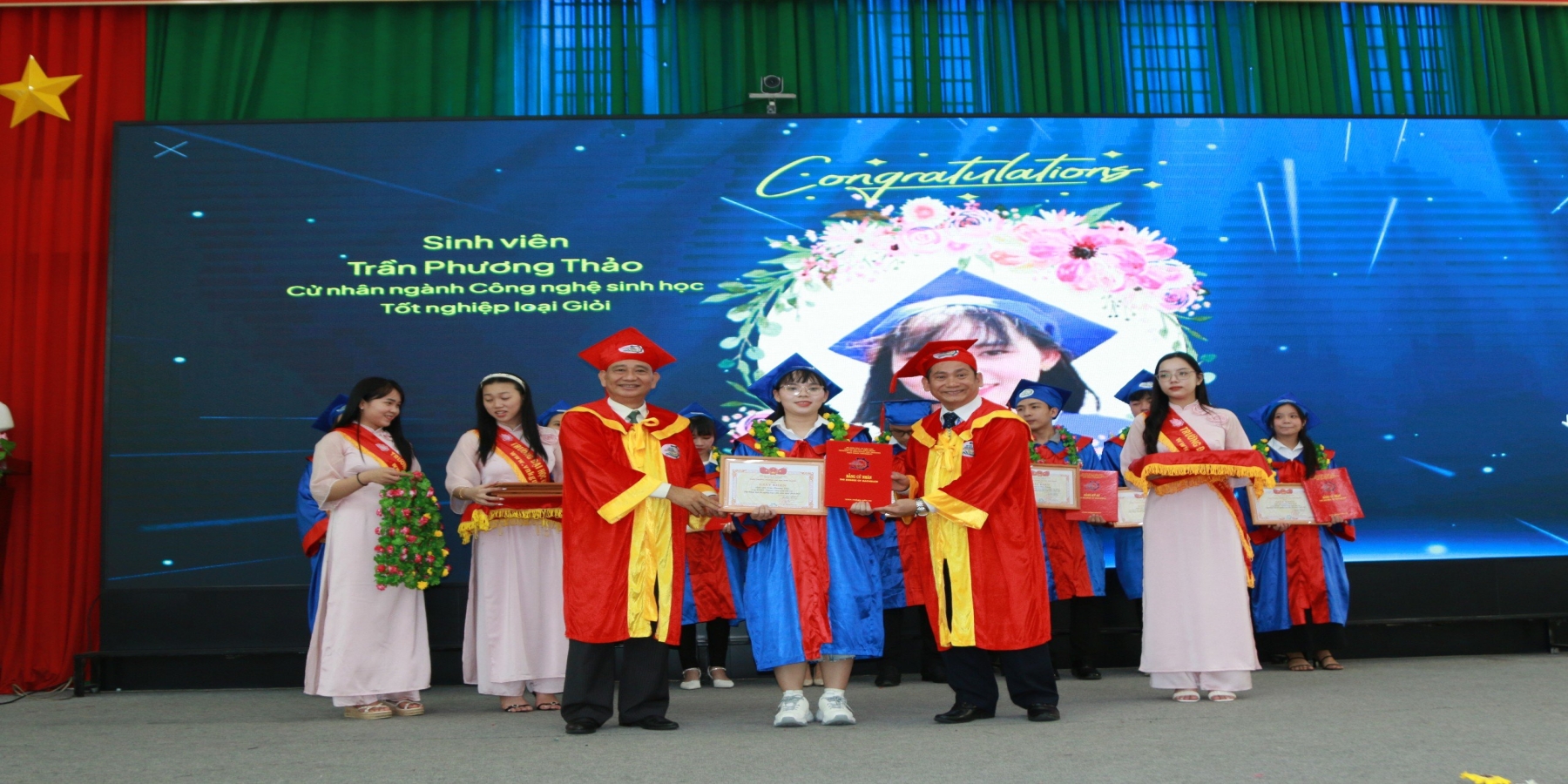 Trường Đại học Kiên Giang trao bằng tốt nghiệp cho 252 cử nhân, kỹ sư