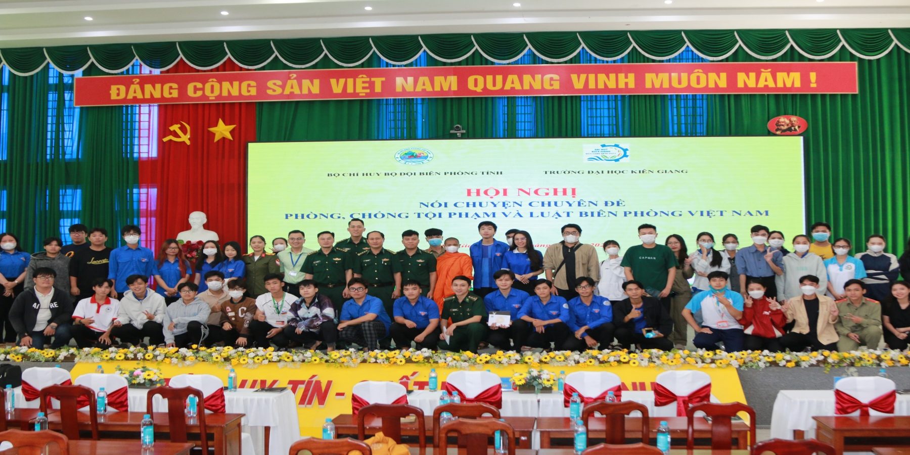 Sinh viên Trường ĐH Kiên Giang tìm hiểu về phòng, chống tội phạm và Luật Biên phòng Việt Nam