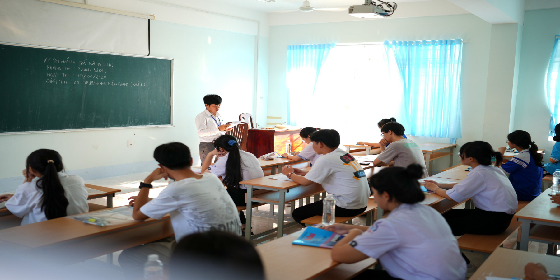 Tổ chức thành công kỳ thi đánh giá năng lực của Đại học Quốc gia TP. Hồ Chí Minh tại tỉnh Kiên Giang