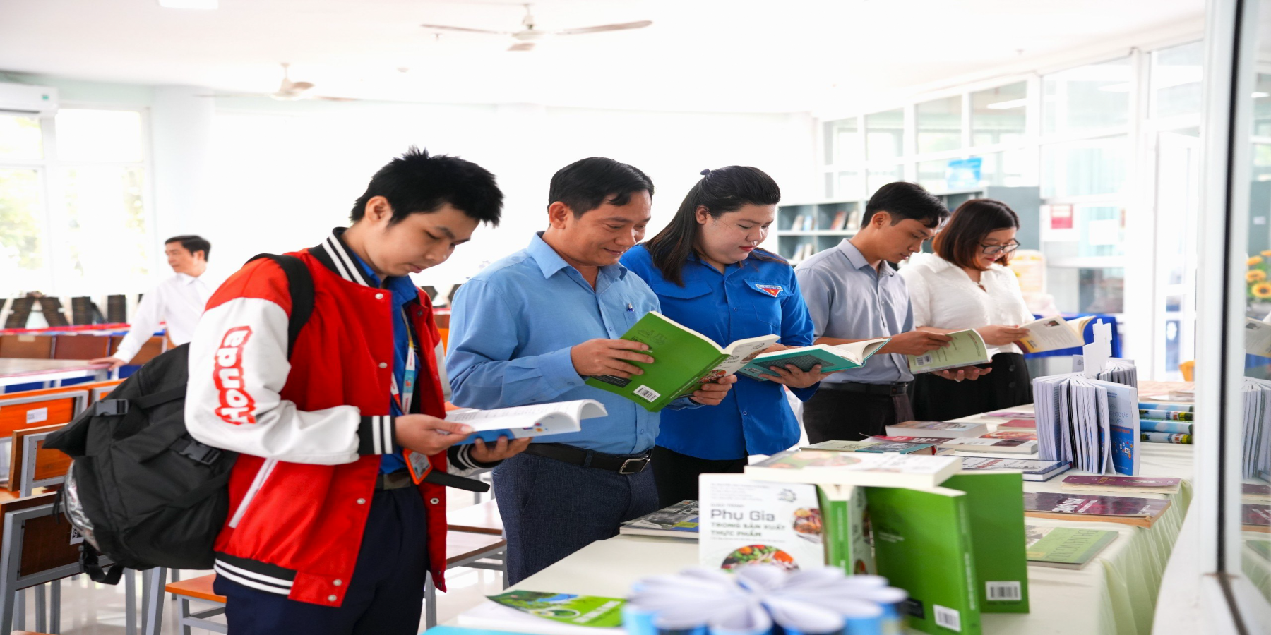 Trường Đại học Kiên Giang khai mạc Tuần lễ Sách và Văn hóa đọc Việt Nam năm 2024