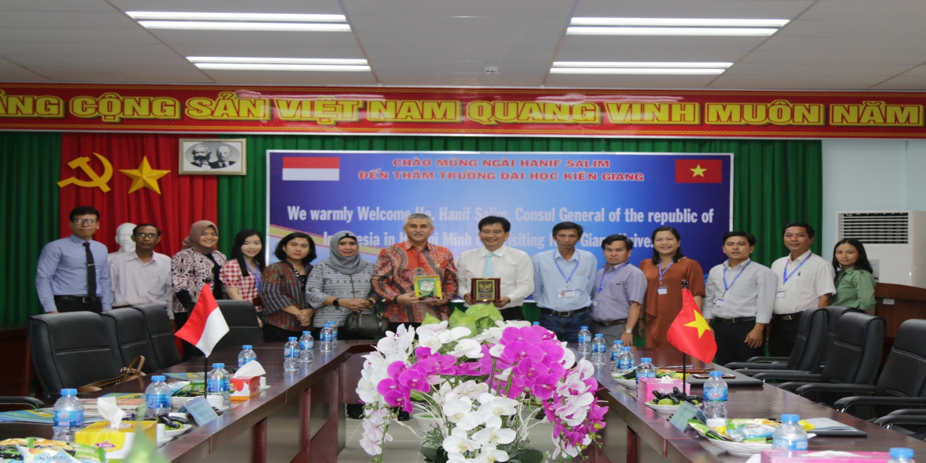 Đoàn công tác Tổng lãnh sự quán Indonesia tại TP. Hồ Chí Minh đến thăm Trường Đại học Kiên Giang