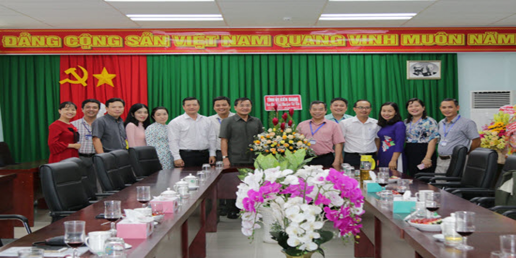 Đoàn lãnh đạo tỉnh Kiên Giang đến thăm và chúc mừng Nhà trường nhân Ngày Nhà giáo Việt Nam 20-11