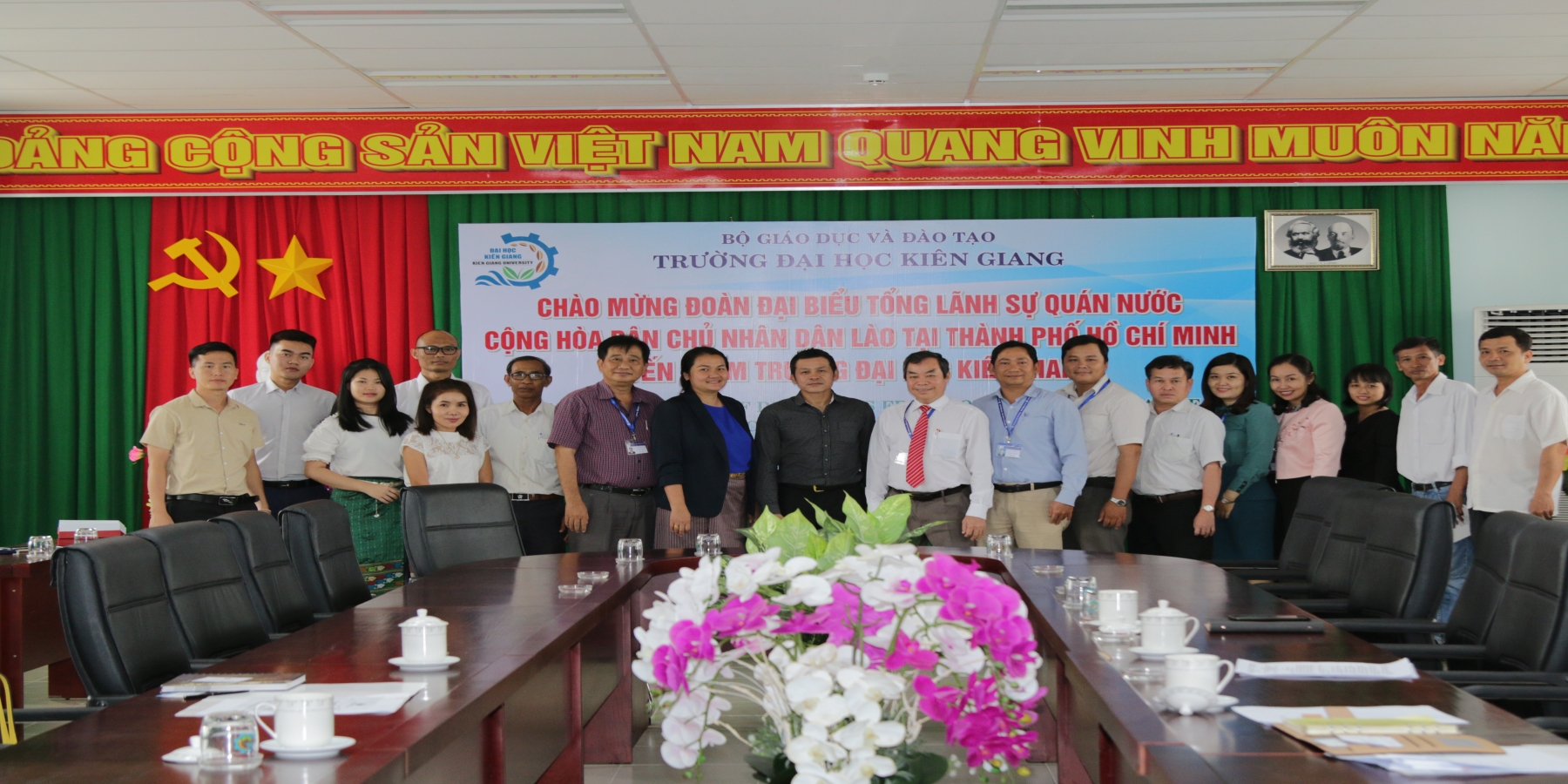 Đoàn đại biều Tổng lãnh sự quán Lào tại Tp. Hồ chí Minh đến thăm và làm việc với Trường Đại học Kiên Giang