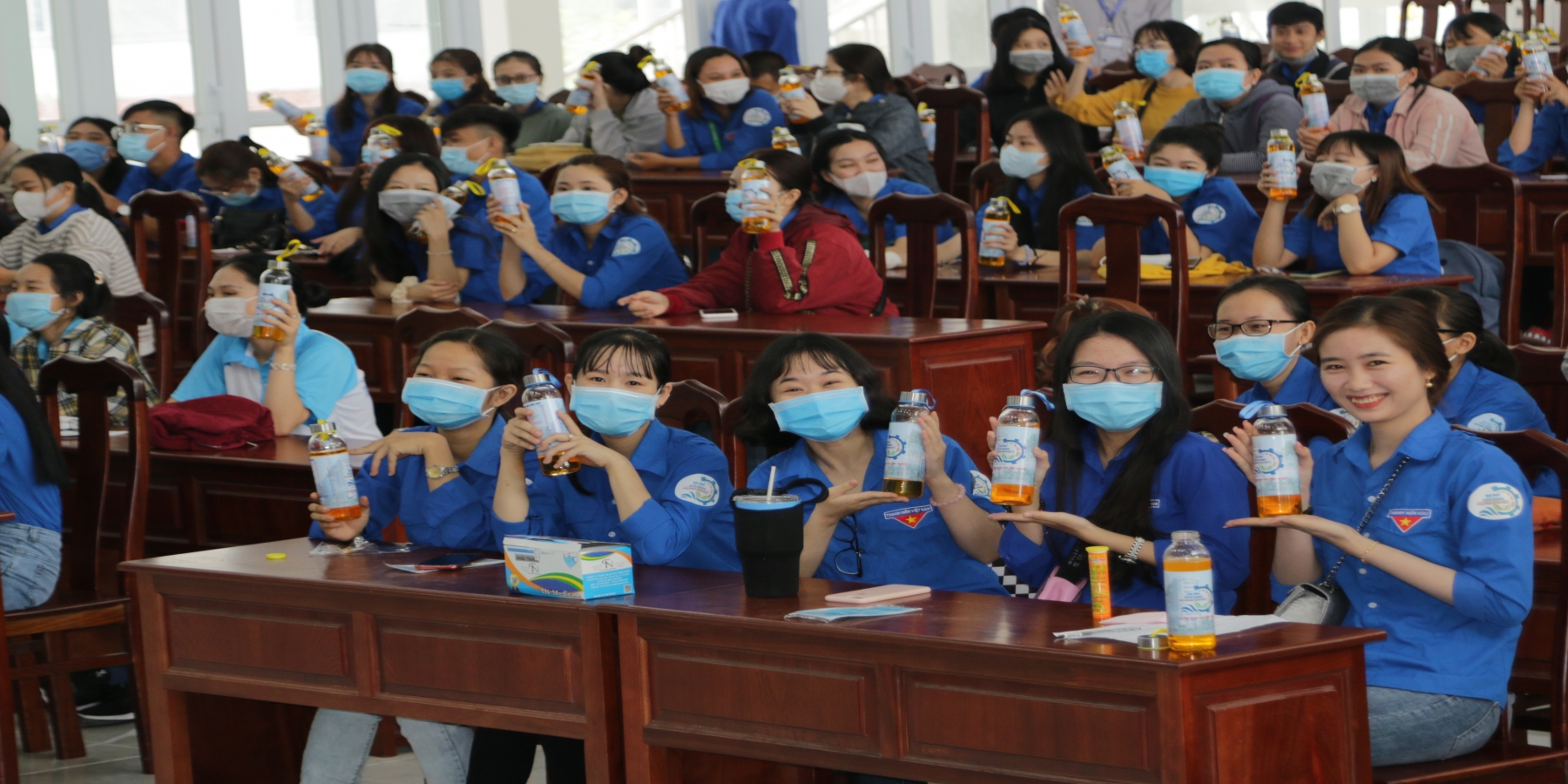 Sinh viên Trường Đại học Kiên Giang háo hức trở lại trường nhập học