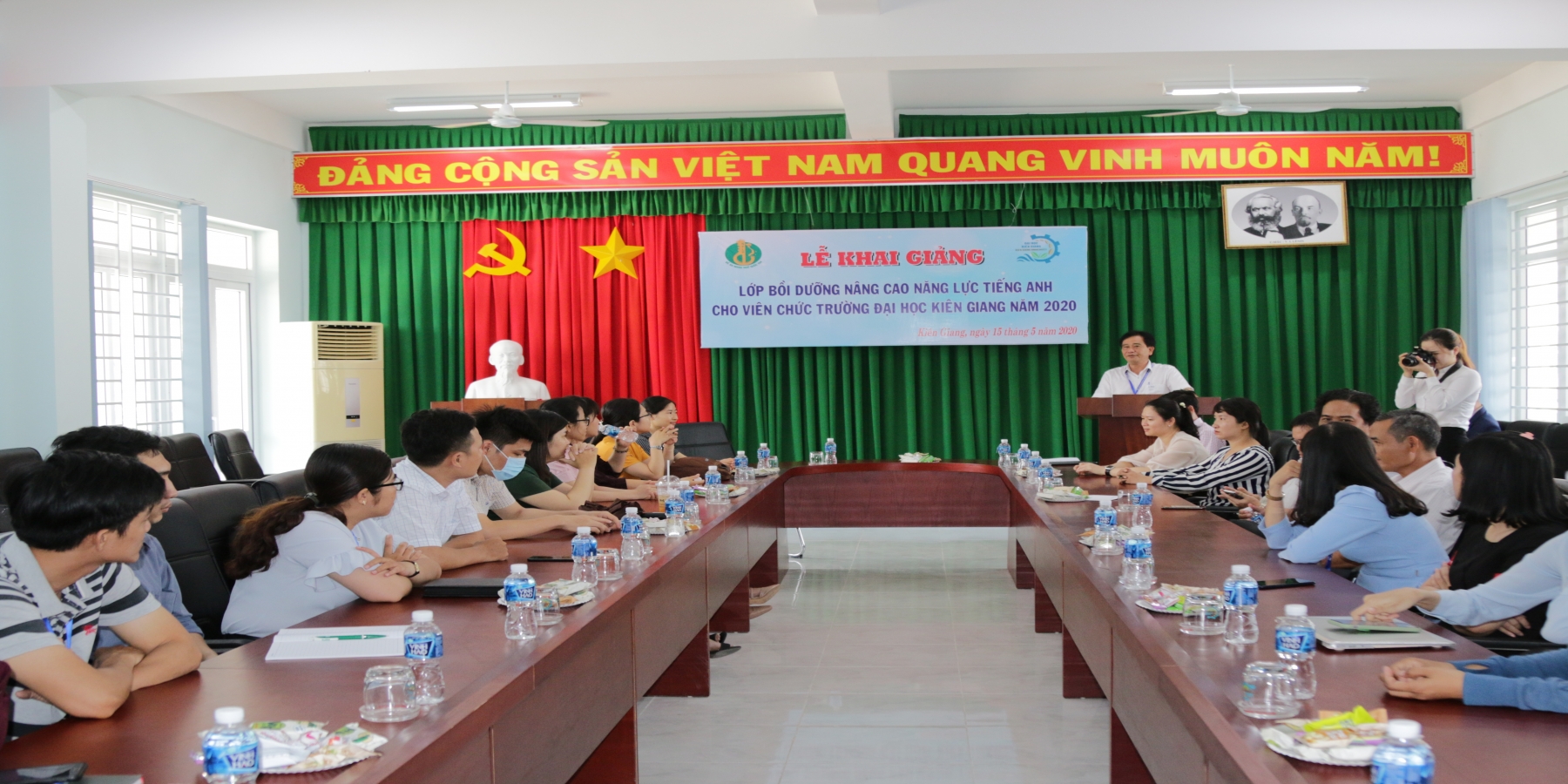 Khai giảng lớp bồi dưỡng nâng cao năng lực ngoại ngữ cho viên chức Trường Đại học Kiên Giang