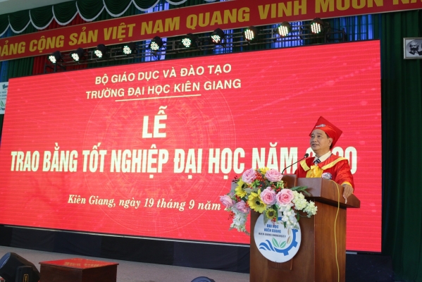 Trường Đại học Kiên Giang tổ chức Lễ trao bằng tốt nghiệp đại học năm 2020