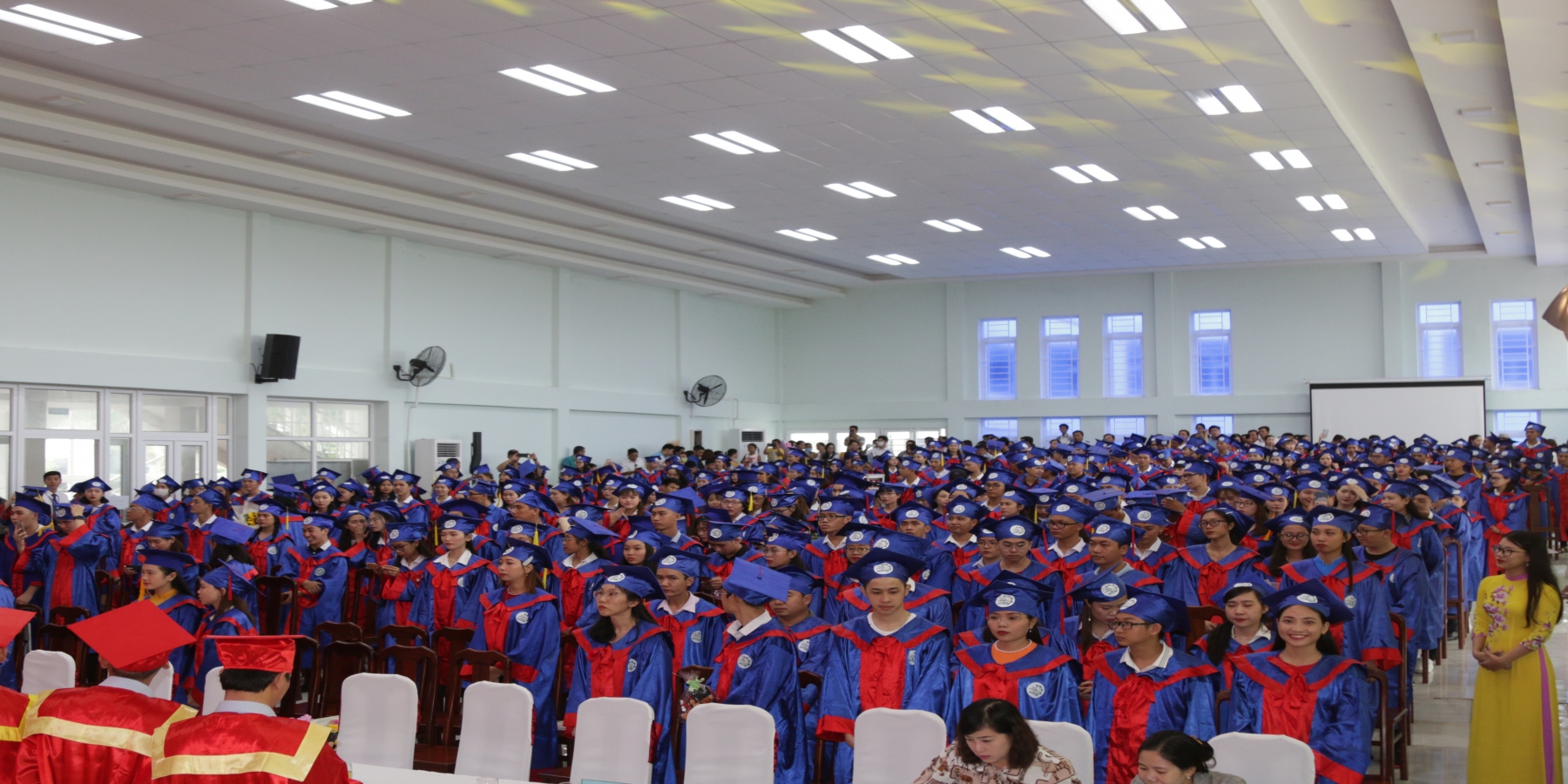 Vỡ òa nhiều cảm xúc trong ngày Lễ trao bằng tốt nghiệp đại học năm 2020 ở Trường Đại học Kiên Giang