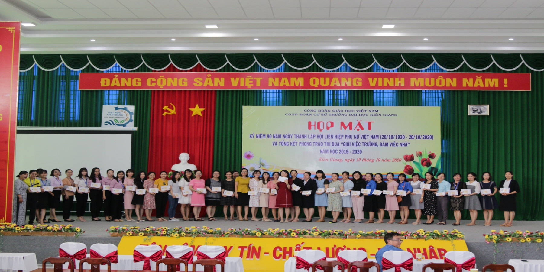 Tổ chức họp mặt kỷ niệm 90 năm ngày thành lập Hội Liên hiệp Phụ nữ Việt Nam (20/10/1930 - 20/10/2020) và tổng kết phong trào thi đua “Giỏi việc trường, đảm việc nhà” năm học 2019-2020