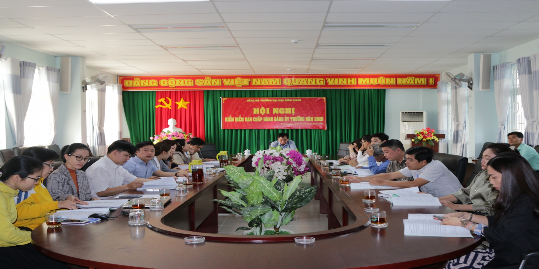 Thông qua dự thảo Báo cáo Tự đánh giá cơ sở giáo dục đại học Trường Đại học Kiên Giang