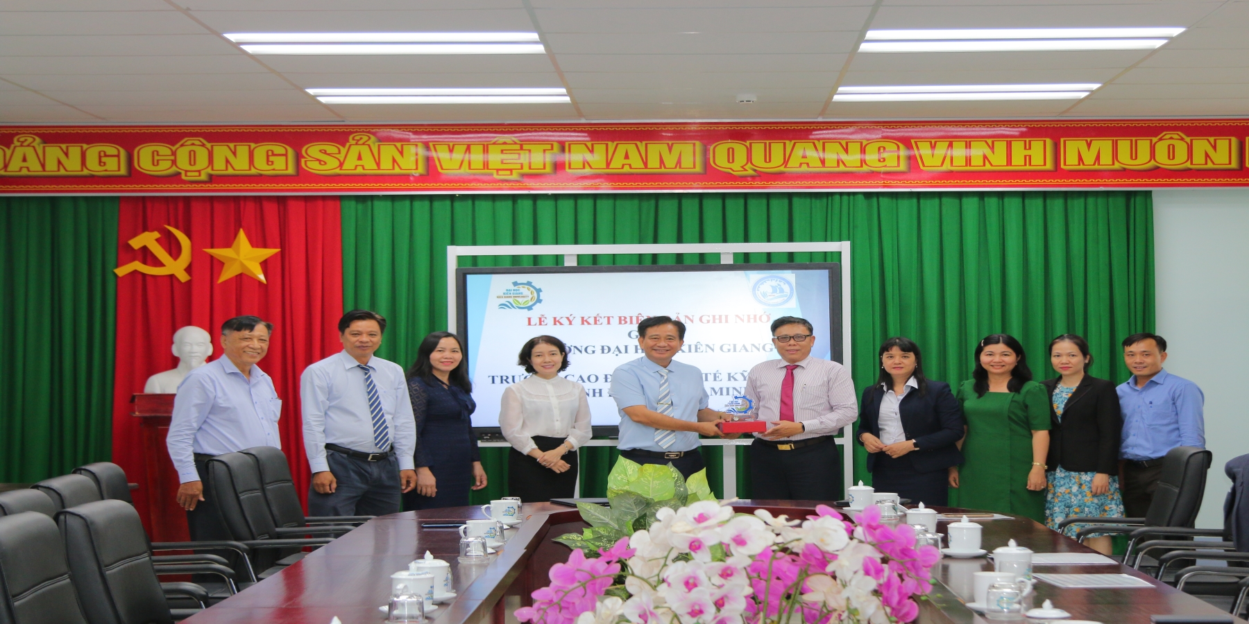 Trường Đại học Kiên Giang ký kết đào tạo với Trường Cao đẳng Kinh tế - Kỹ thuật TP. Hồ Chí Minh