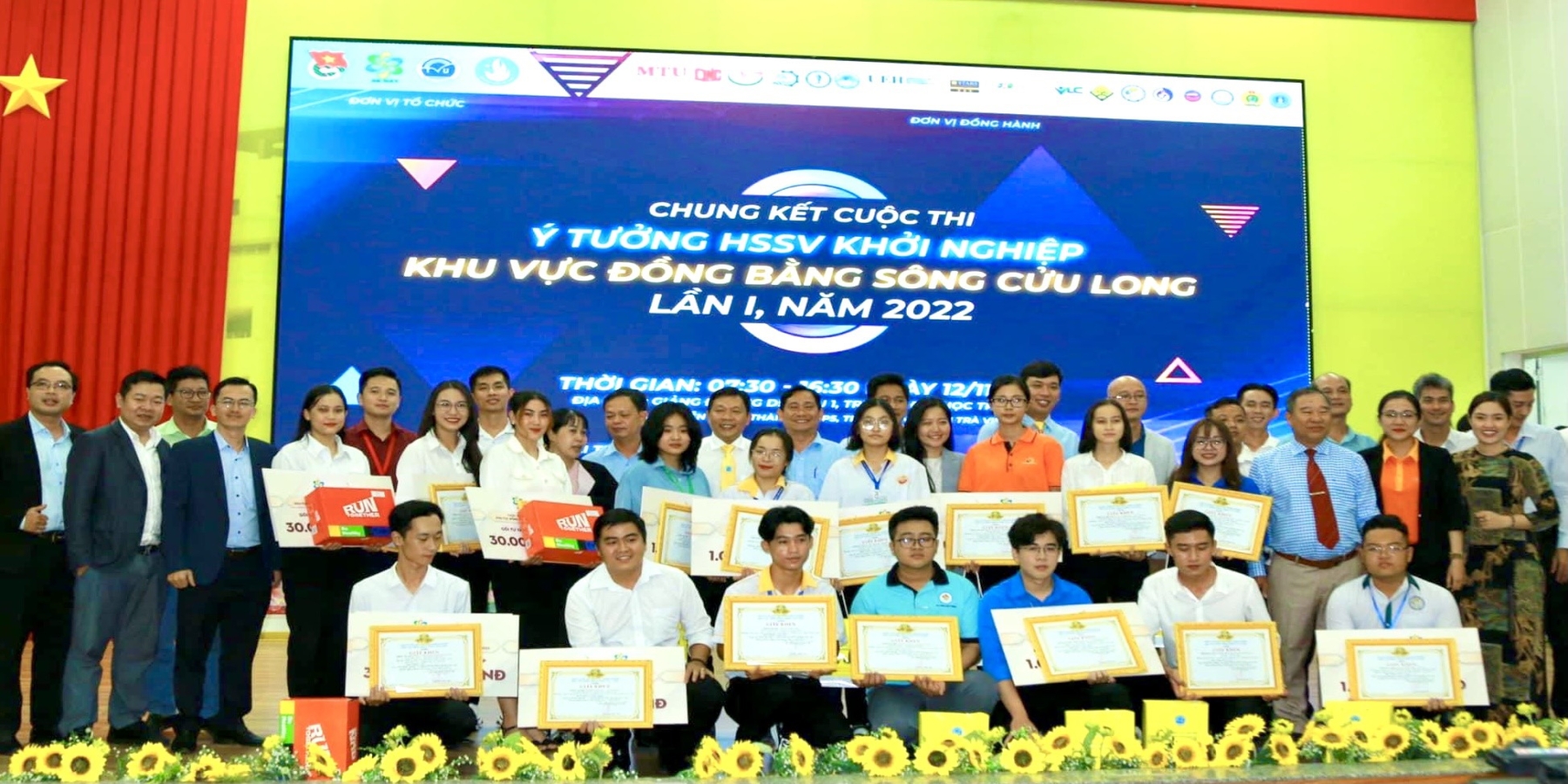 Sinh viên Trường ĐH Kiên Giang nhận Bằng khen của Chủ tịch UBND tỉnh Kiên Giang vì đạt thành tích xuất sắc trong Cuộc thi Khởi nghiệp đổi mới sáng tạo