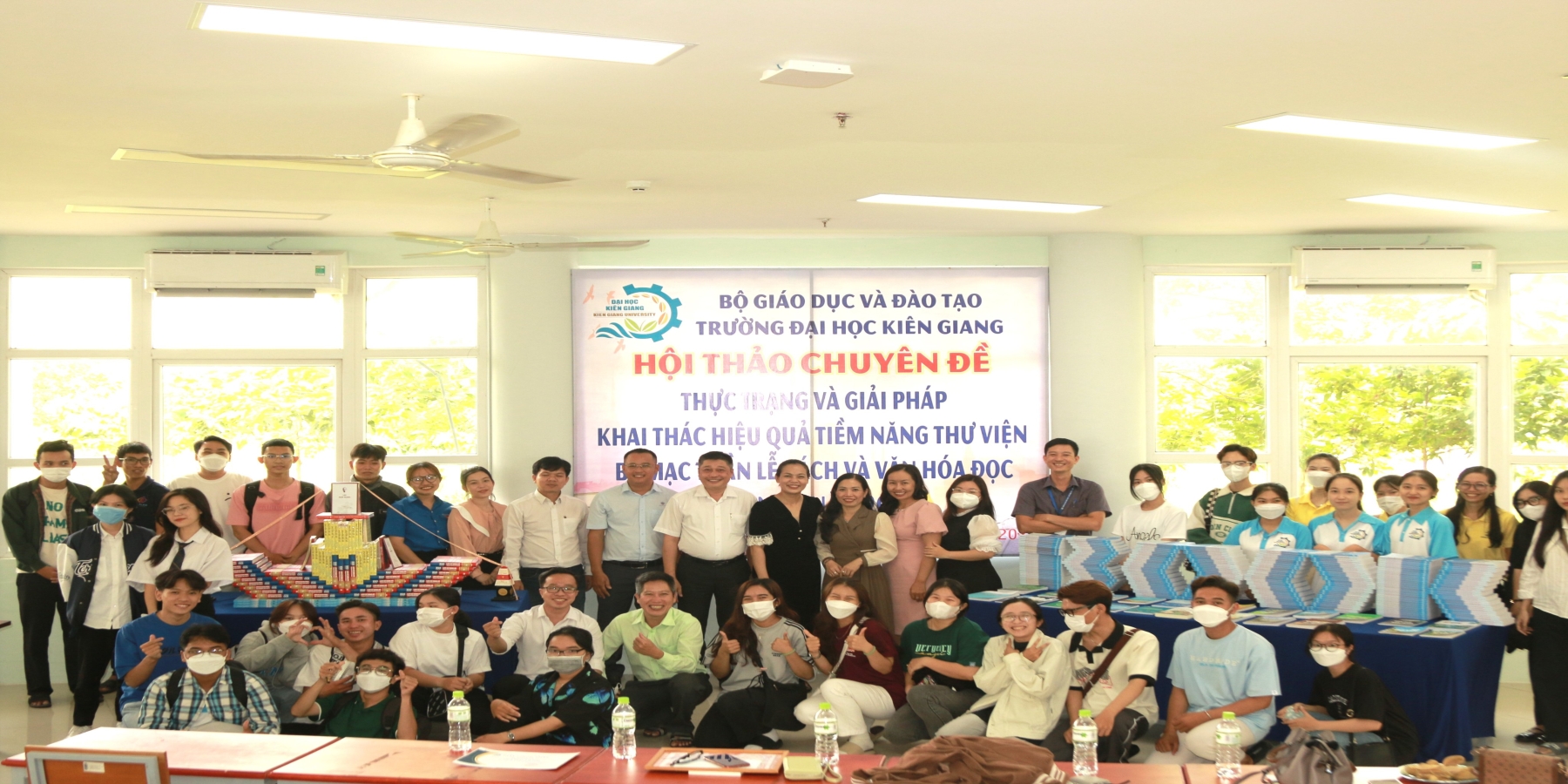 Trường Đại học Kiên Giang sôi nỗi Tuần lễ Sách và Văn hóa đọc Việt Nam