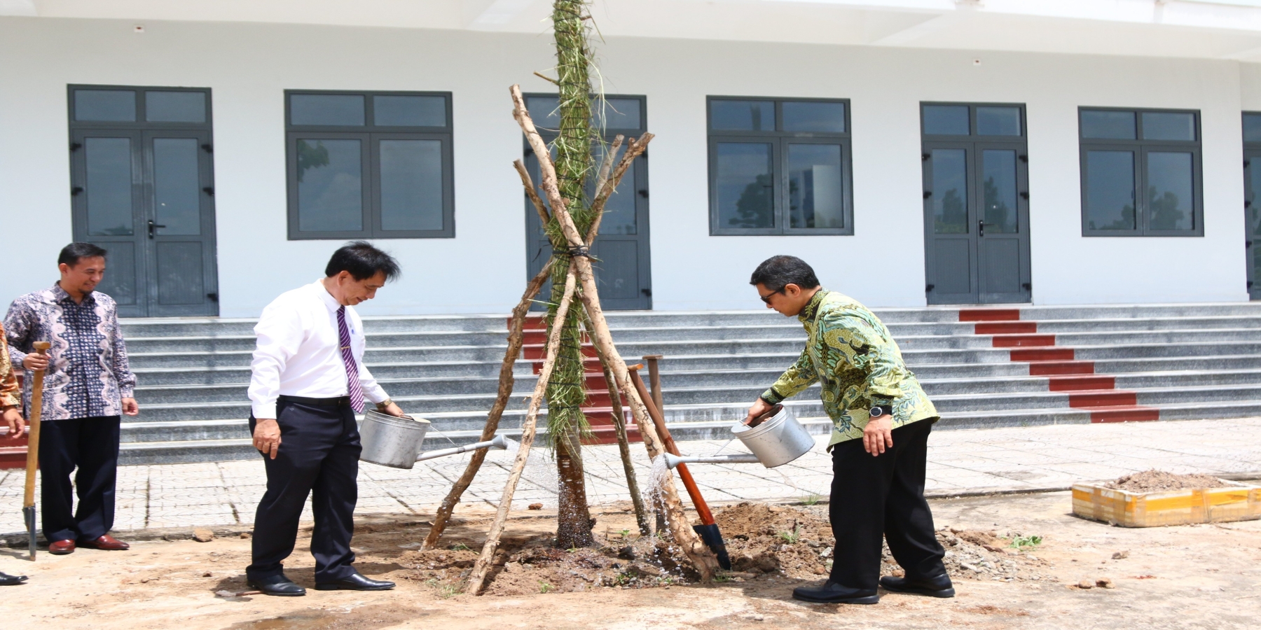 Đại sứ Denny Abdi nước Cộng hoà Indonesia tại Việt Nam đến thăm và làm việc tại Trường Đại học Kiên Giang