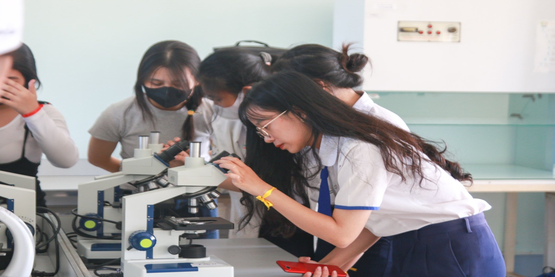 Gần 500 học sinh tham quan các mô hình, dự án khởi nghiệp của Trường Đại học Kiên Giang