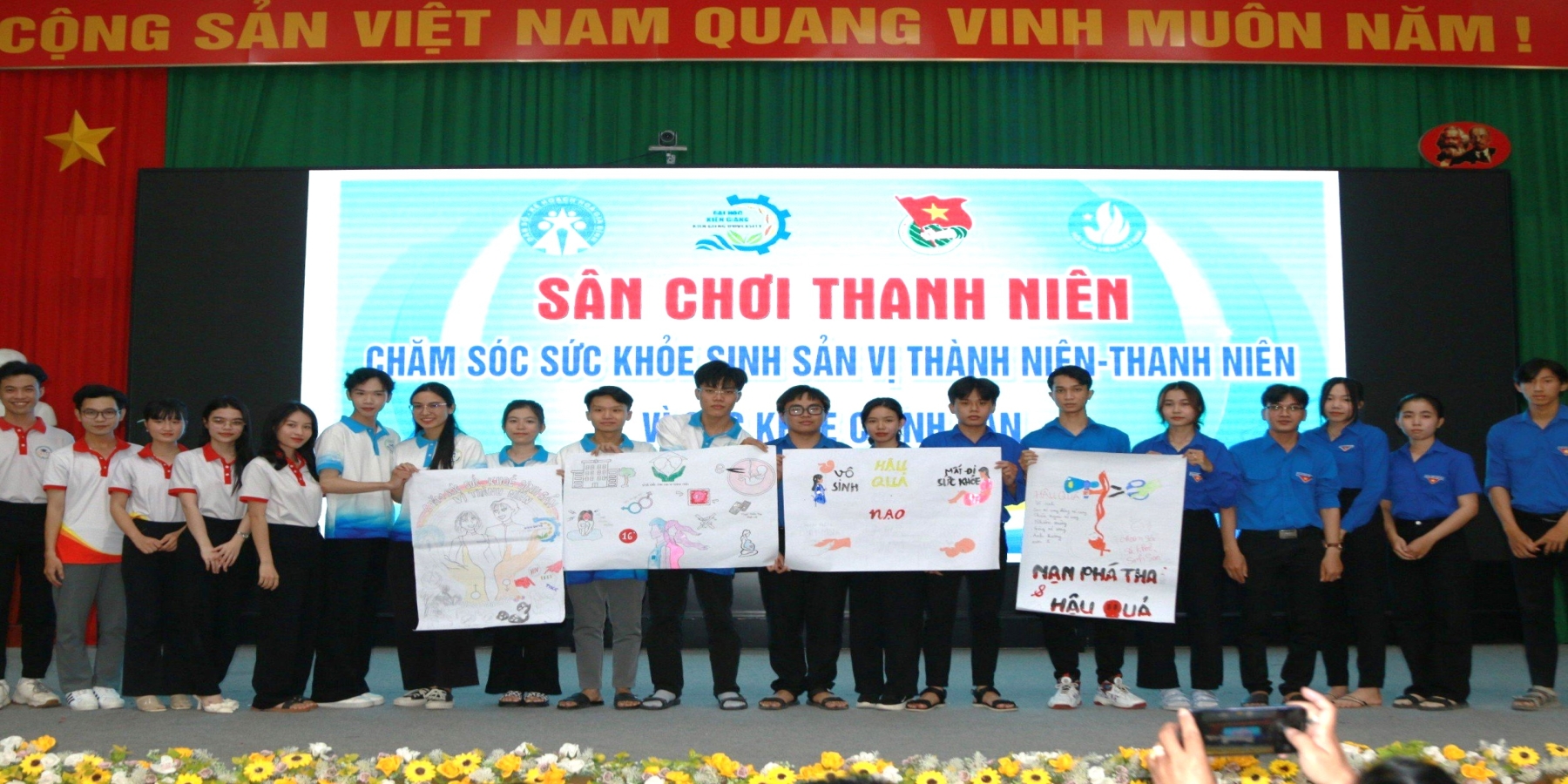 Đoàn viên, thanh niên Trường Đại học Kiên Giang tìm hiểu sức khỏe sinh sản