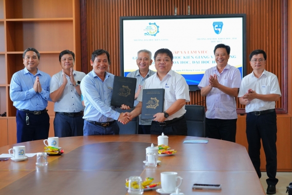 Trường Đại học Kiên Giang và Trường Đại học Khoa học, Đại học Huế ký kết hợp tác đào tạo.