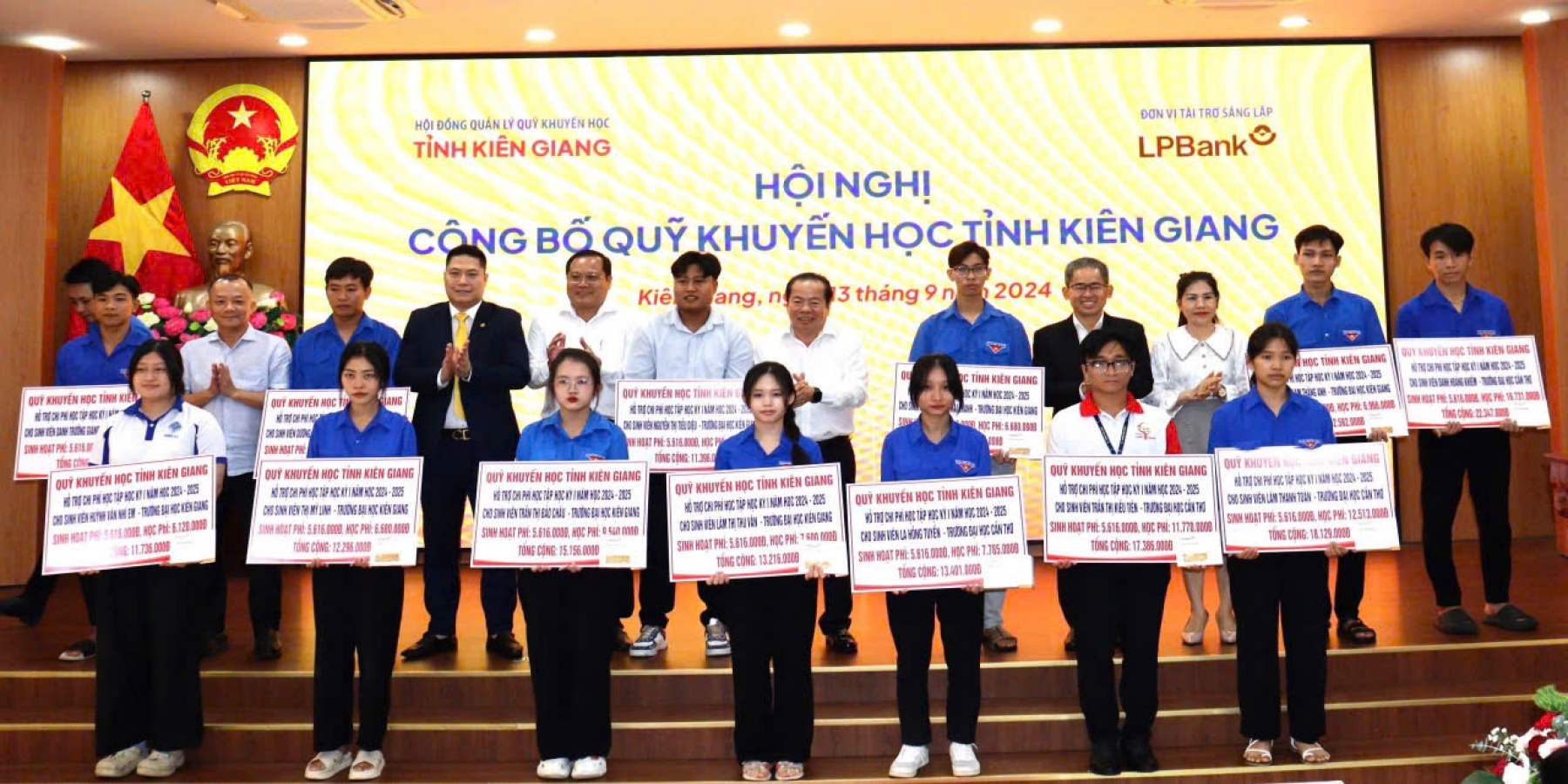 19 SINH VIÊN TRƯỜNG ĐẠI HỌC KIÊN GIANG  NHẬN HỖ TRỢ TỪ QUỸ KHUYẾN HỌC TỈNH KIÊN GIANG 