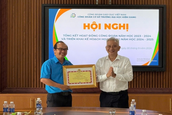 HỘI NGHỊ TỔNG KẾT HOẠT ĐỘNG CÔNG ĐOÀN NĂM HỌC 2023-2024 VÀ TRIỂN KHAI KẾ HOẠCH HOẠT ĐỘNG NĂM HỌC 2024-2025