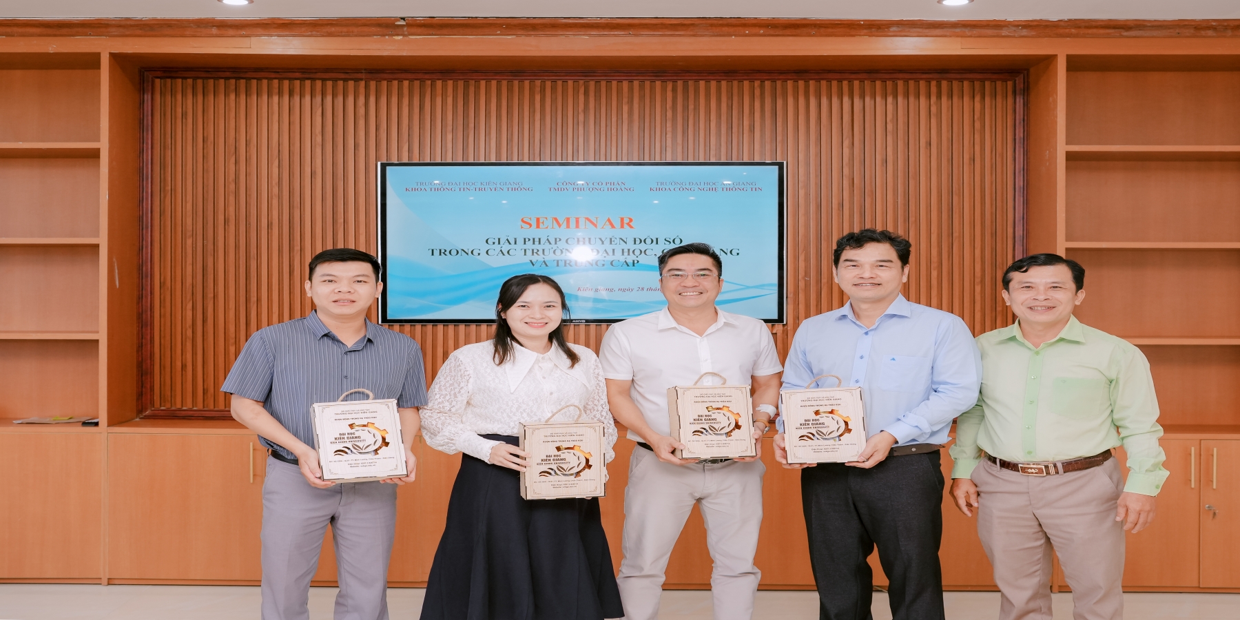 TRƯỜNG ĐẠI HỌC KIÊN GIANG TỔ CHỨC SEMINAR “GIẢI PHÁP CHUYỂN ĐỔI SỐ TRONG CÁC TRƯỜNG ĐẠI HỌC, CAO ĐẲNG VÀ TRUNG CẤP” 