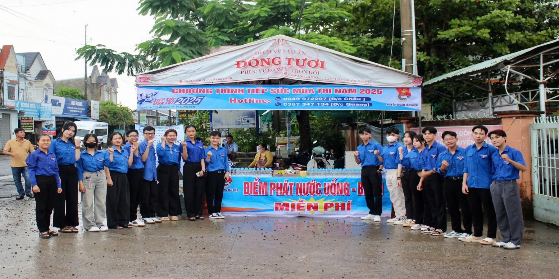 SINH VIÊN TRƯỜNG ĐẠI HỌC KIÊN GIANG ĐỒNG HÀNH CÙNG SĨ TỬ TRONG CHIẾN DỊCH “TIẾP SỨC MÙA THI” 2025