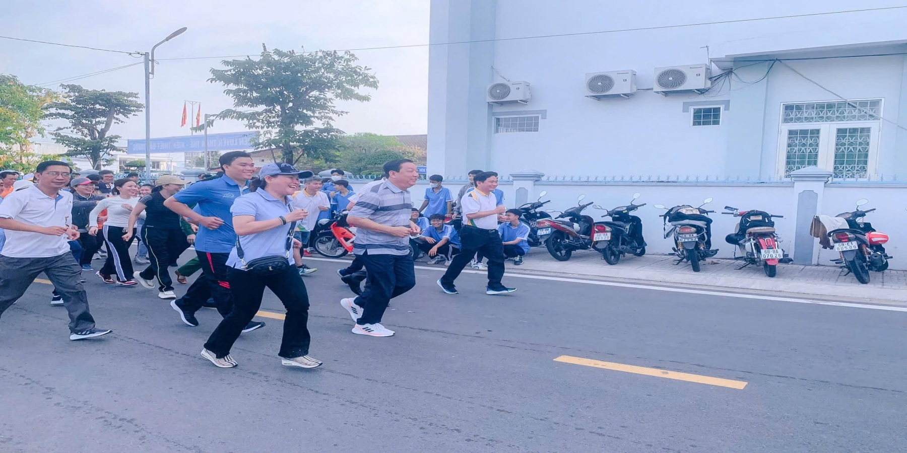 TRƯỜNG ĐẠI HỌC KIÊN GIANG HƯỞNG ỨNG NGÀY CHẠY OLYMPIC VÌ SỨC KHỎE TOÀN DÂN 2025