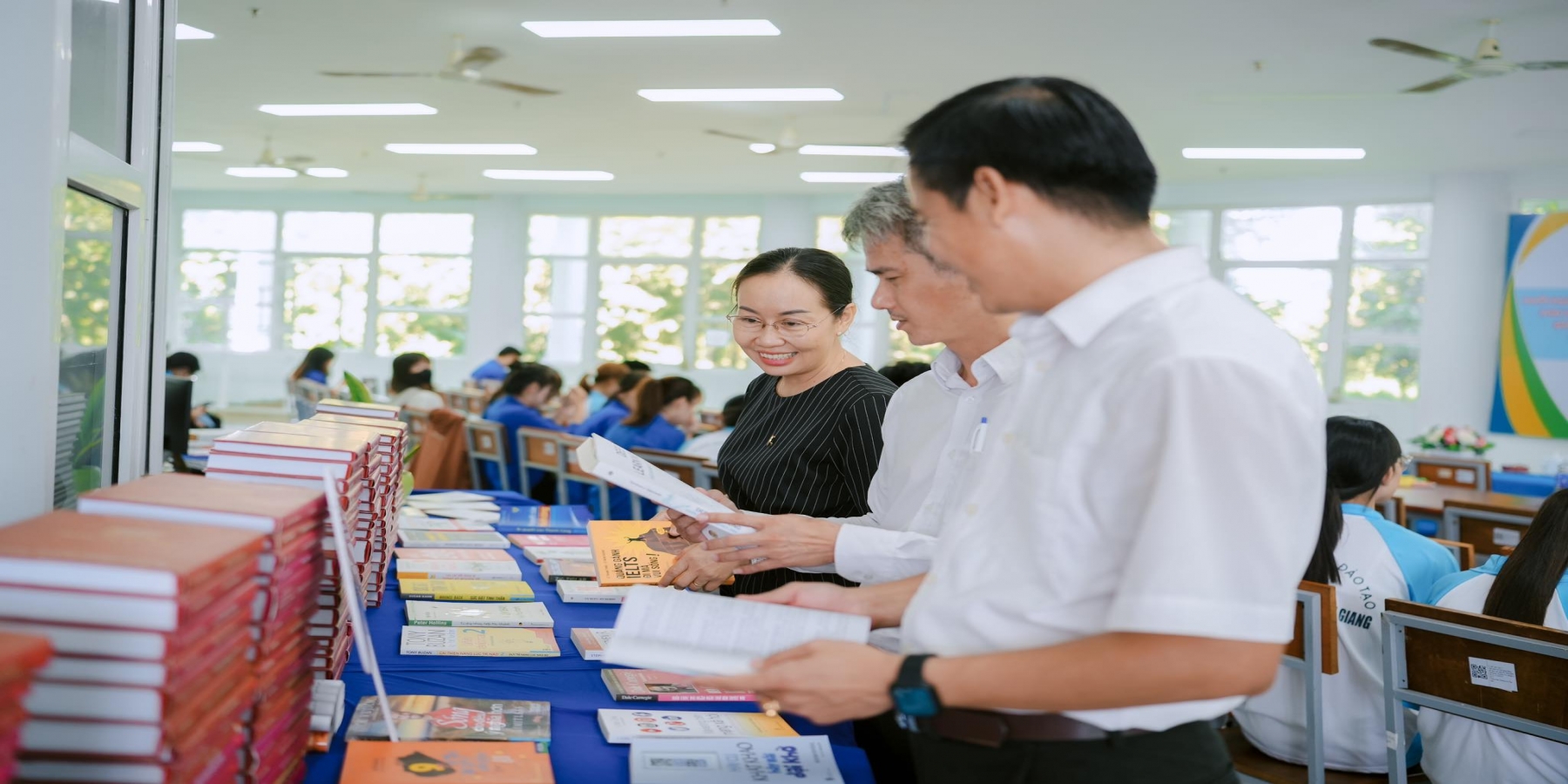 TRƯỜNG ĐẠI HỌC KIÊN GIANG KHAI MẠC CHUỖI HOẠT ĐỘNG HƯỞNG ỨNG NGÀY SÁCH VÀ VĂN HÓA ĐỌC VIỆT NAM NĂM 2025