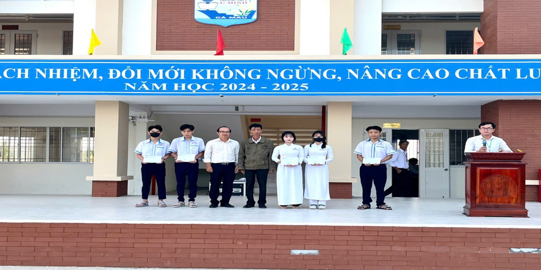 TRƯỜNG ĐẠI HỌC KIÊN GIANG TRAO 400 SUẤT HỌC BỔNG CHO HỌC SINH CÓ HOÀN CẢNH KHÓ KHĂN TRONG MÙA TUYỂN SINH NĂM 2025