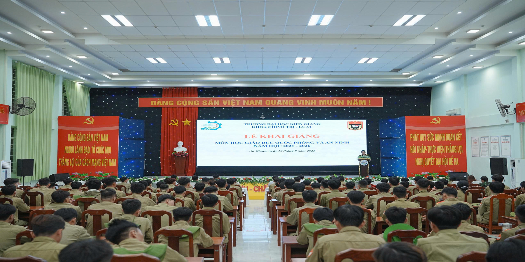 KHAI GIẢNG MÔN HỌC GIÁO DỤC QUỐC PHÒNG VÀ AN NINH ĐỢT 1 NĂM HỌC 2025 - 2026 TẠI TRƯỜNG ĐẠI HỌC KIÊN GIANG