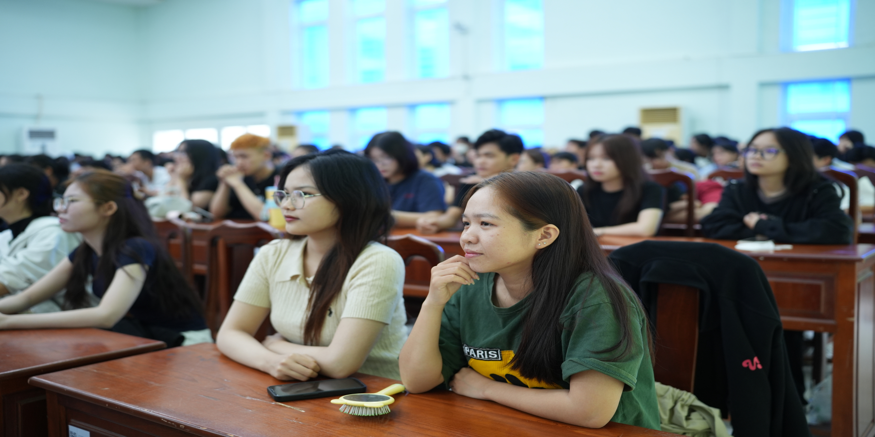 HƠN 2.000 TÂN SINH VIÊN THAM GIA “TUẦN SINH HOẠT CÔNG DÂN” NĂM HỌC 2025–2026