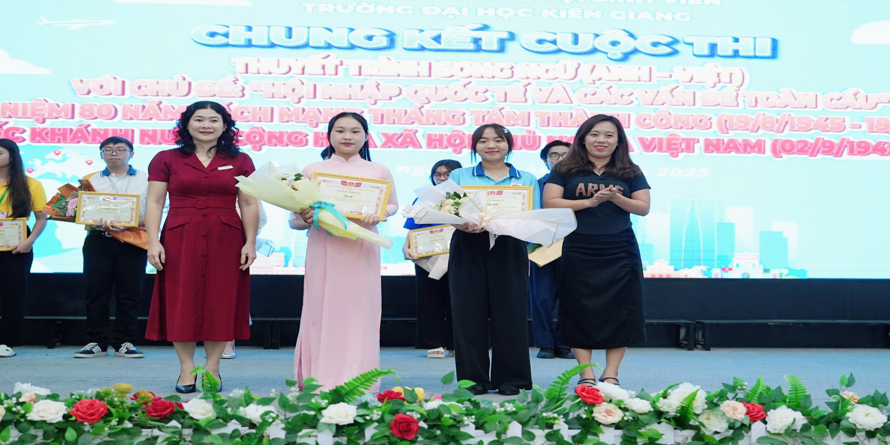 CHUNG KẾT CUỘC THI THUYẾT TRÌNH SONG NGỮ (ANH – VIỆT) “HỘI NHẬP QUỐC TẾ VÀ CÁC VẤN ĐỀ TOÀN CẦU”