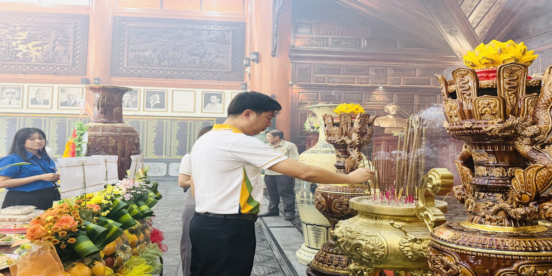 TRƯỜNG ĐẠI HỌC KIÊN GIANG THAM DỰ LỄ VIẾNG, DÂNG HƯƠNG TƯỞNG NIỆM CÁC ANH HÙNG LIỆT SĨ NHÂN KỶ NIỆM 79 NĂM NGÀY THƯƠNG BINH - LIỆT SĨ